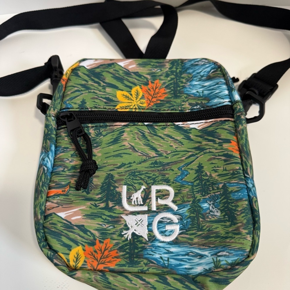 LRG Crossbody Bag with a nature/mountain print